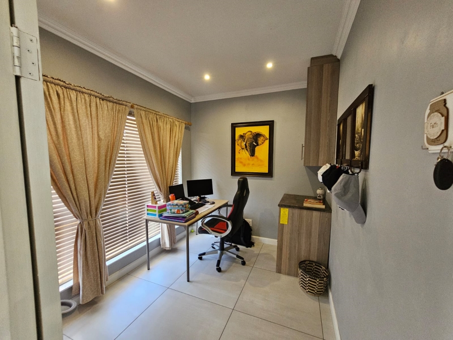 3 Bedroom Property for Sale in Ferndale Western Cape